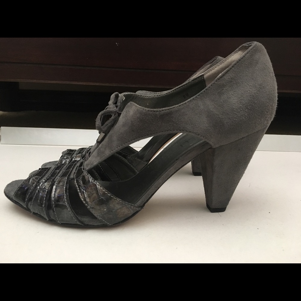 🚨Vaneli - Heels🚨